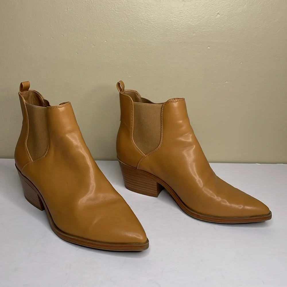 UNIVERSAL THREADS Ankle Boot Camel Vegan Leather Block Heel Western Vibe 9